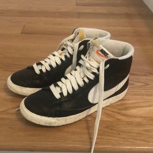 Gently worn Nike High Tops size 7